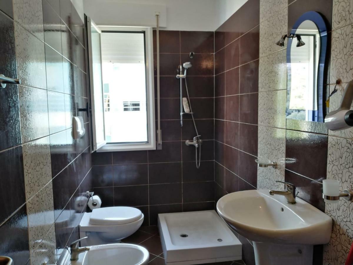 Residence Giulia Vlorë Exteriör bild